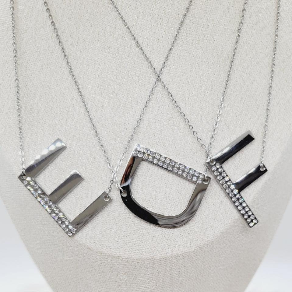 Letras E D F con Cadena Silver