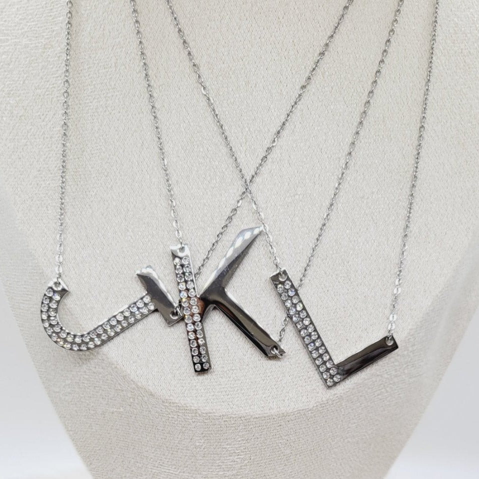 Letras J K L con Cadena Silver