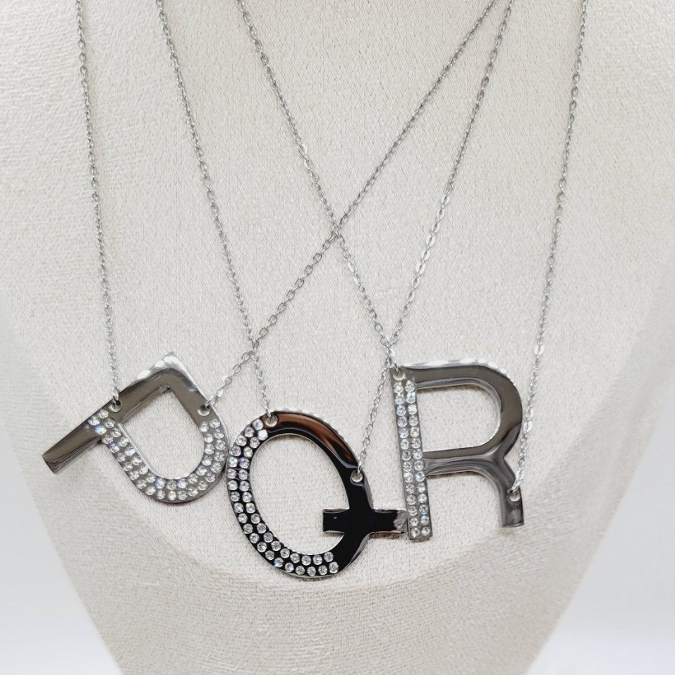 Letras P Q R con Cadena Silver