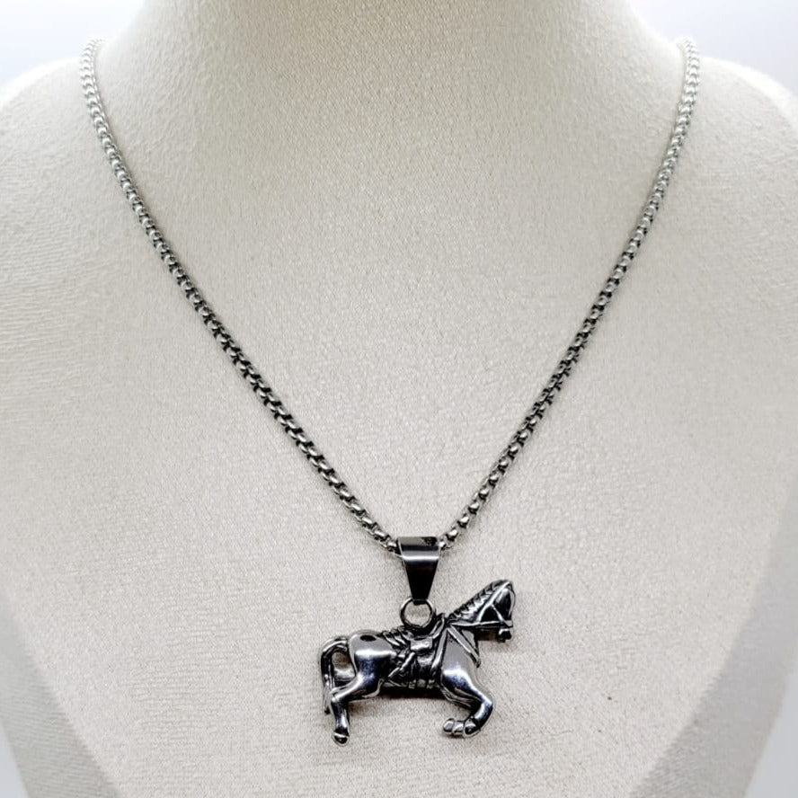 Cadena con Caballo 26"