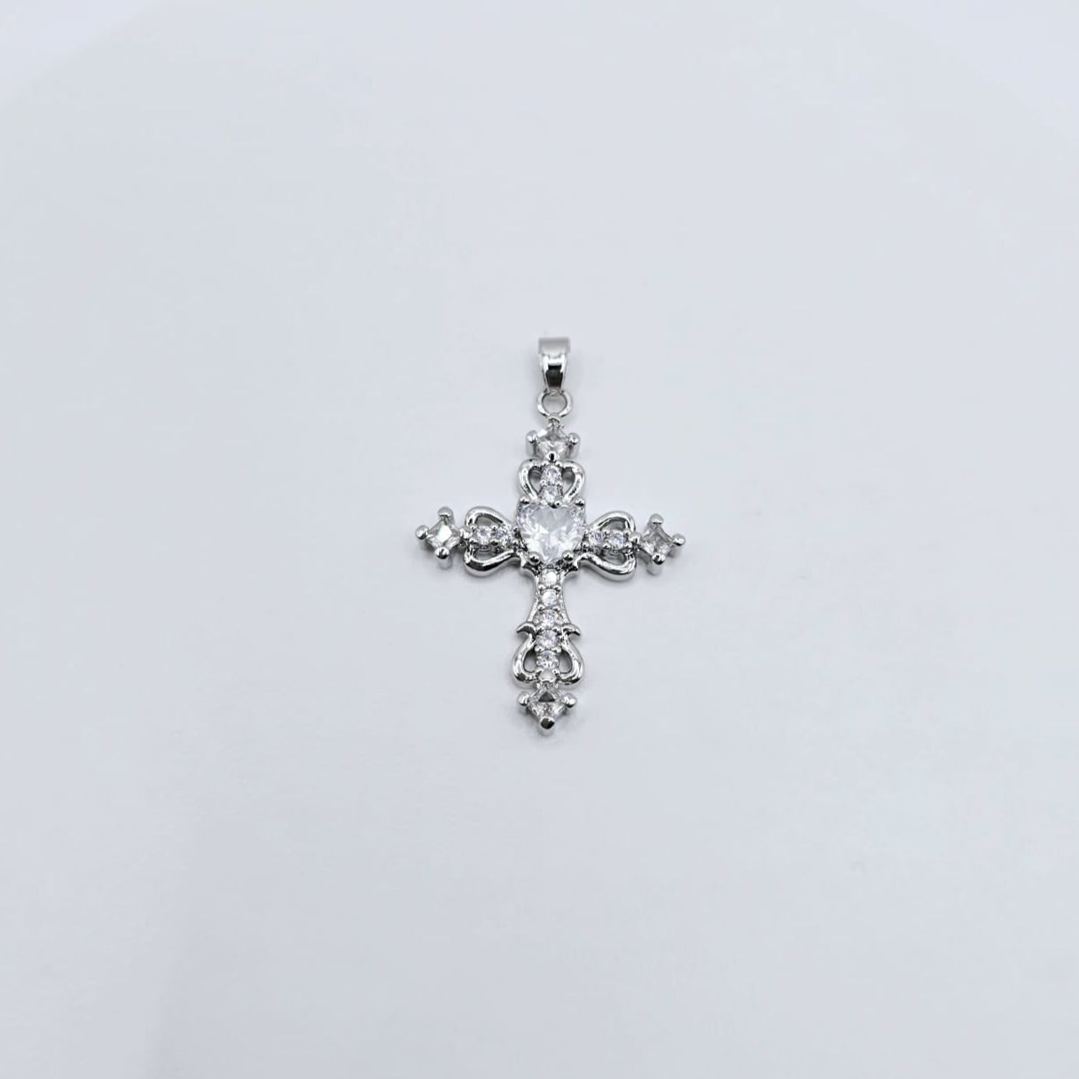 Cruz Zirconias Plateada