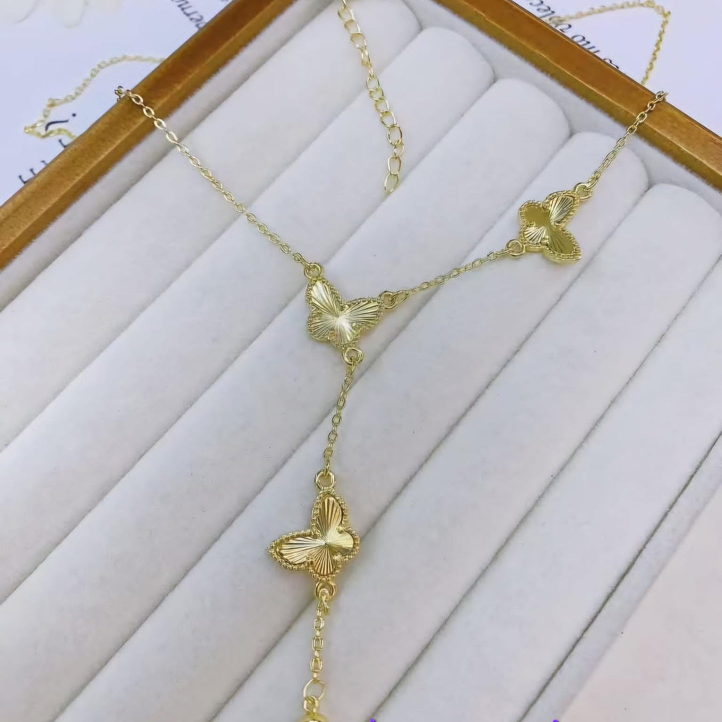 Cadena Mariposas Doradas