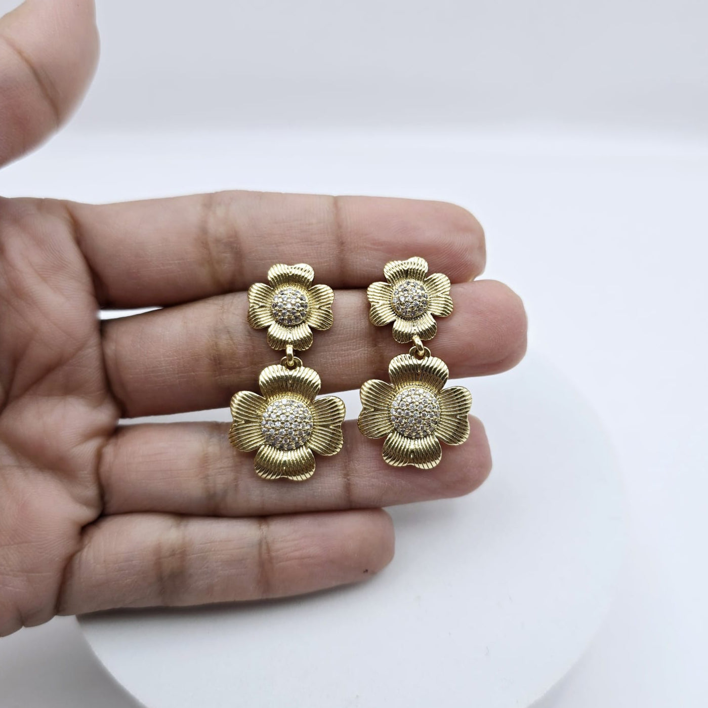 Aretes Flor Dorada xp