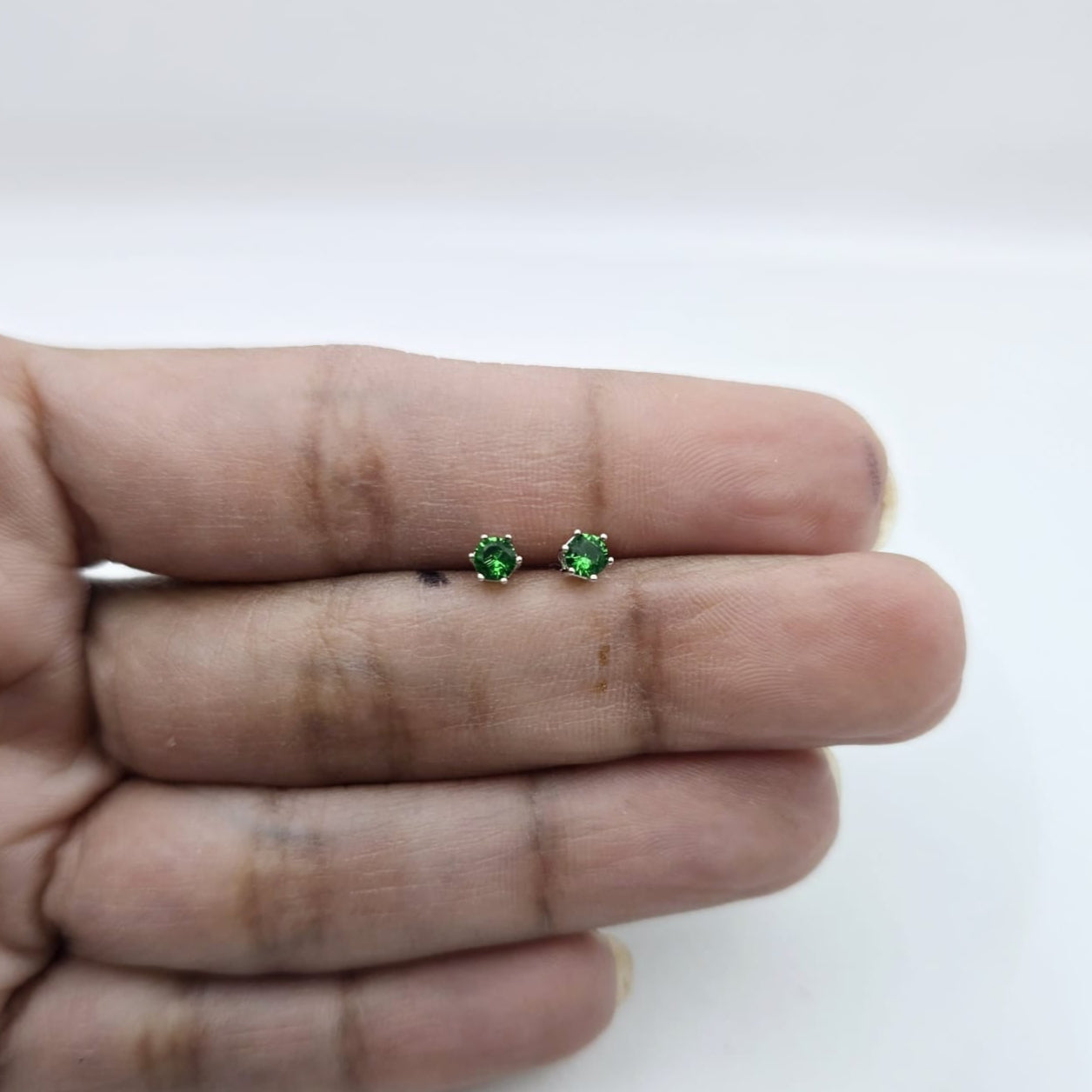 Aretes Plateados Verde Esmeralda
