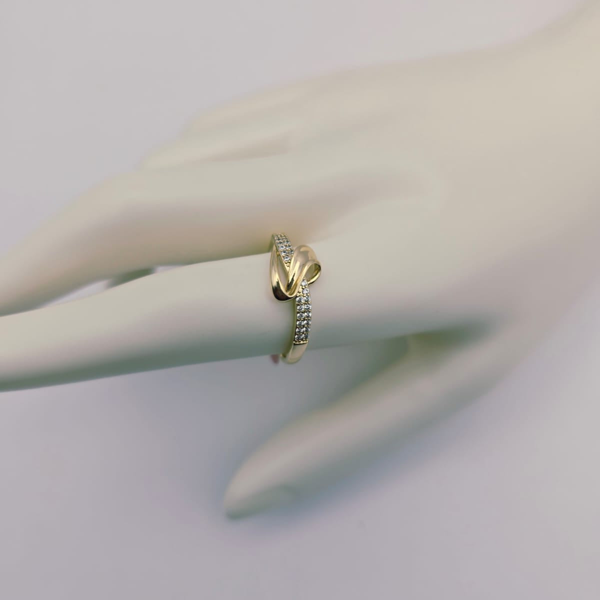 Anillo Dorado Zirconias xp