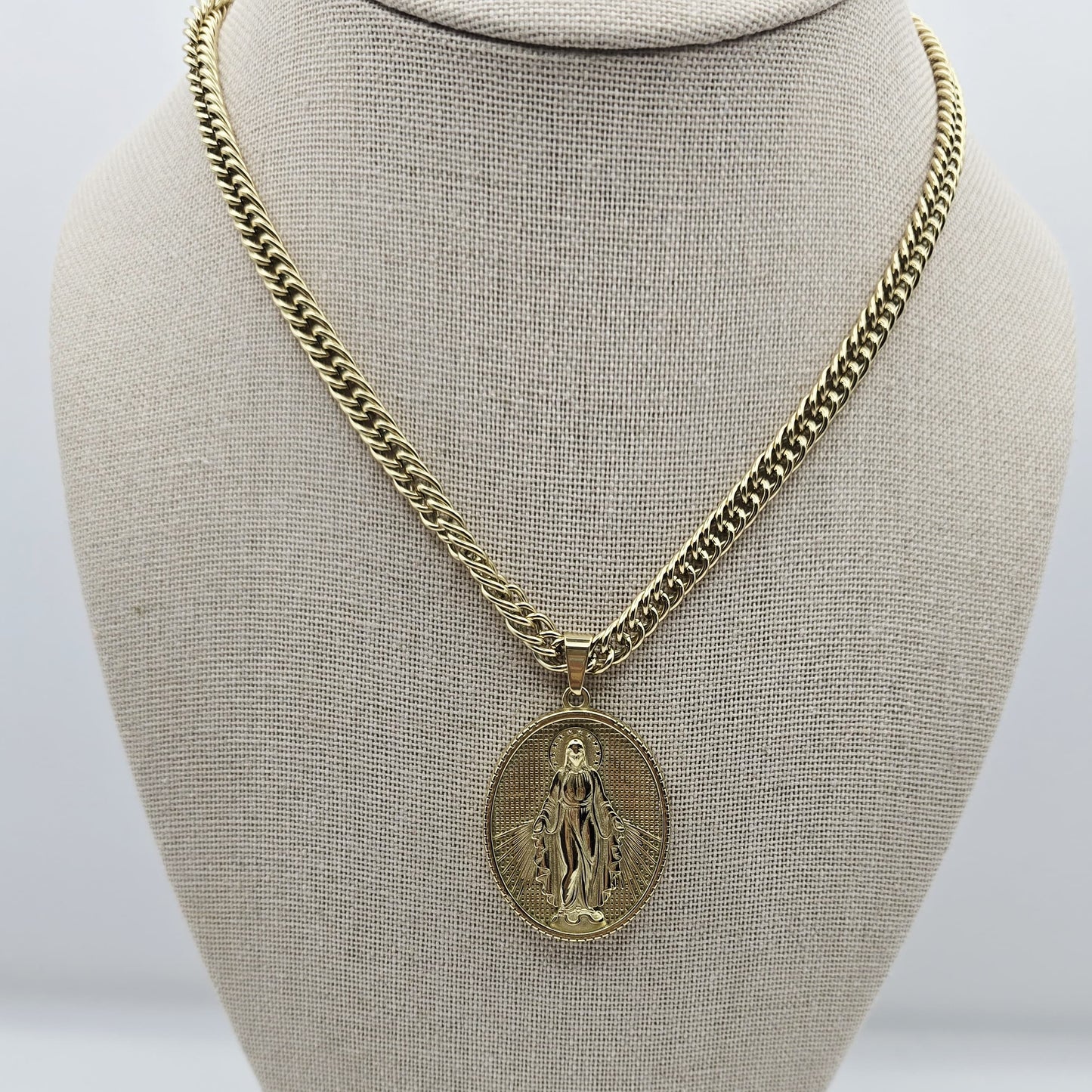 Cadena Cubana Virgen Milagrosa