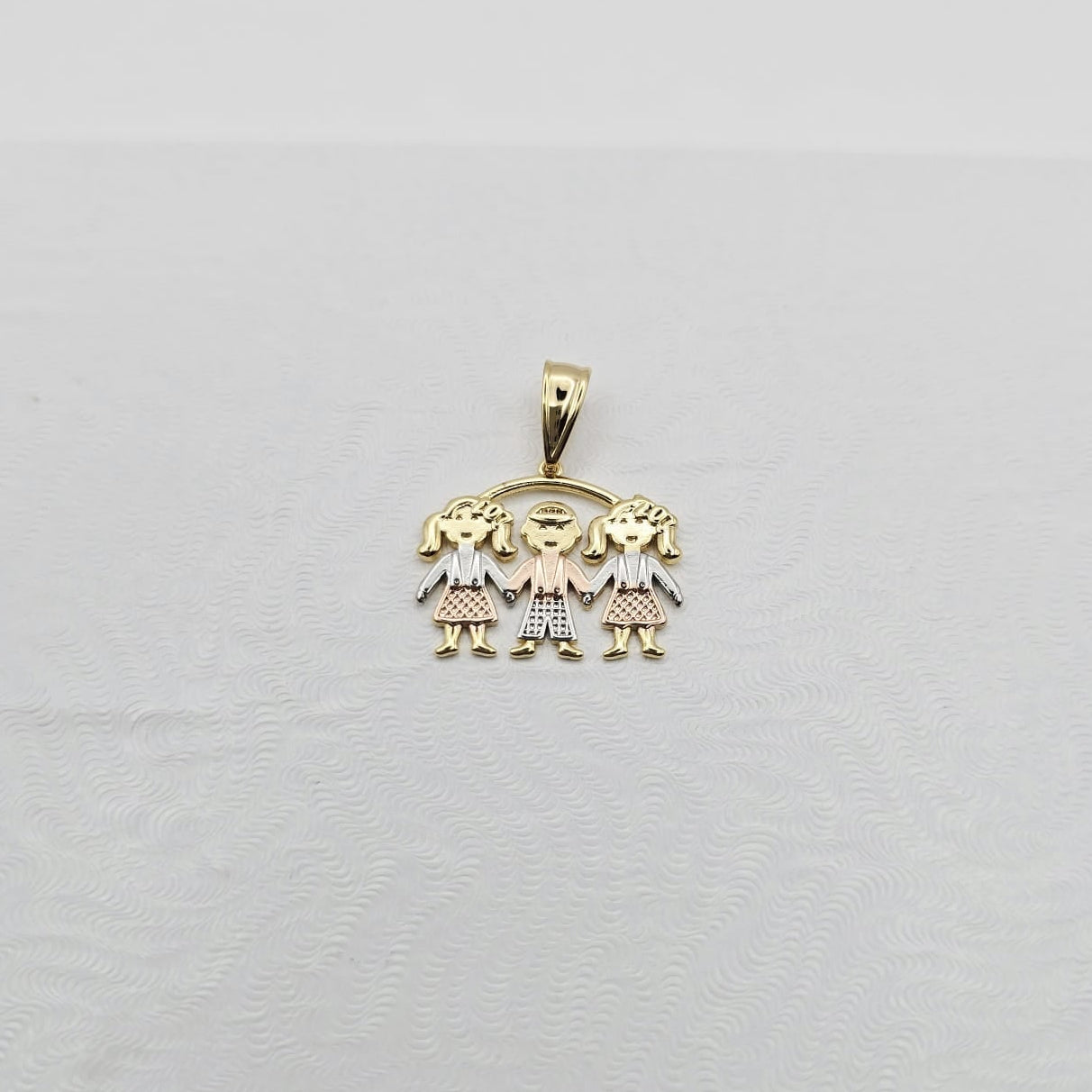 Dije 2 Niñas, 1 Niño