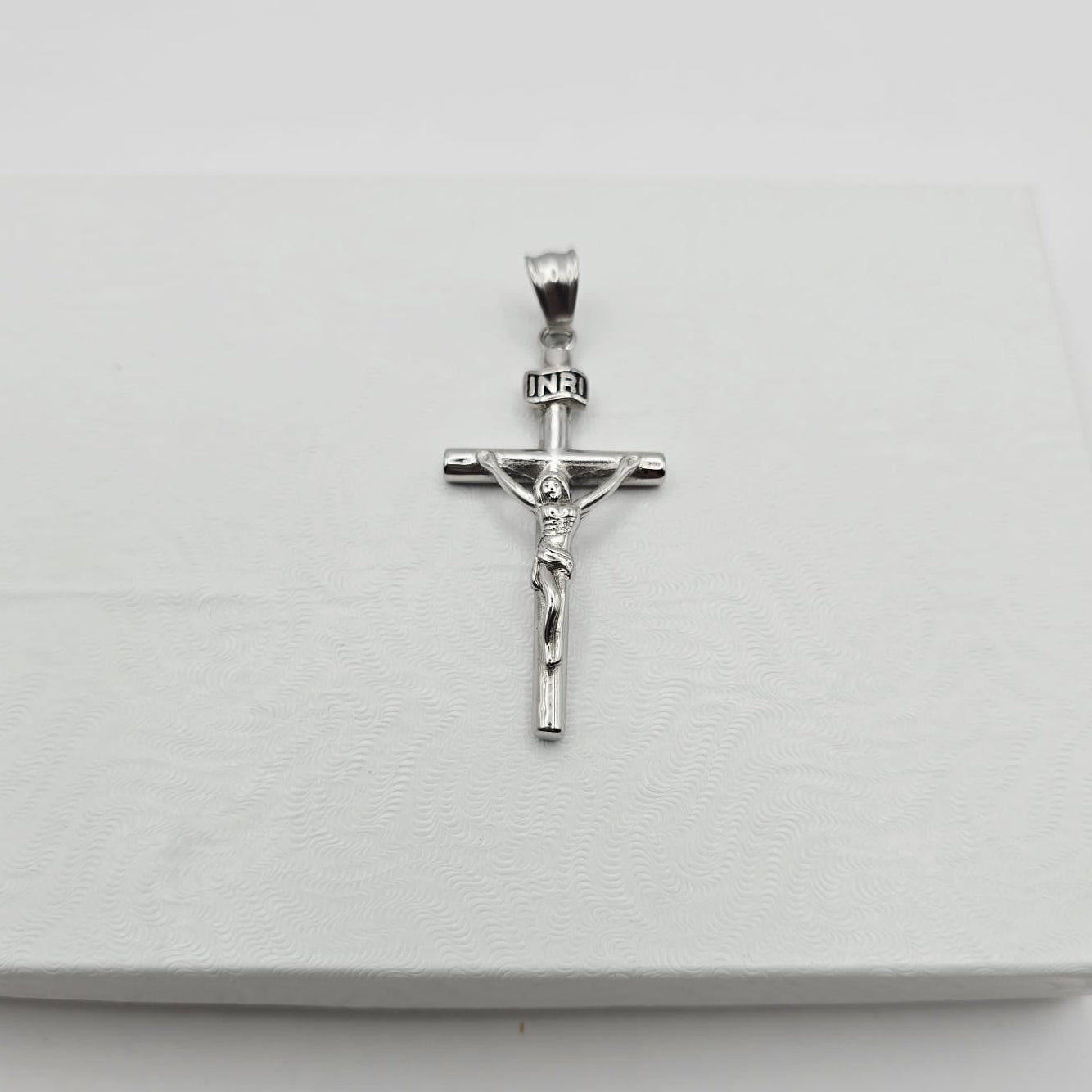 Cristo Plateado. Acero Inoxidable