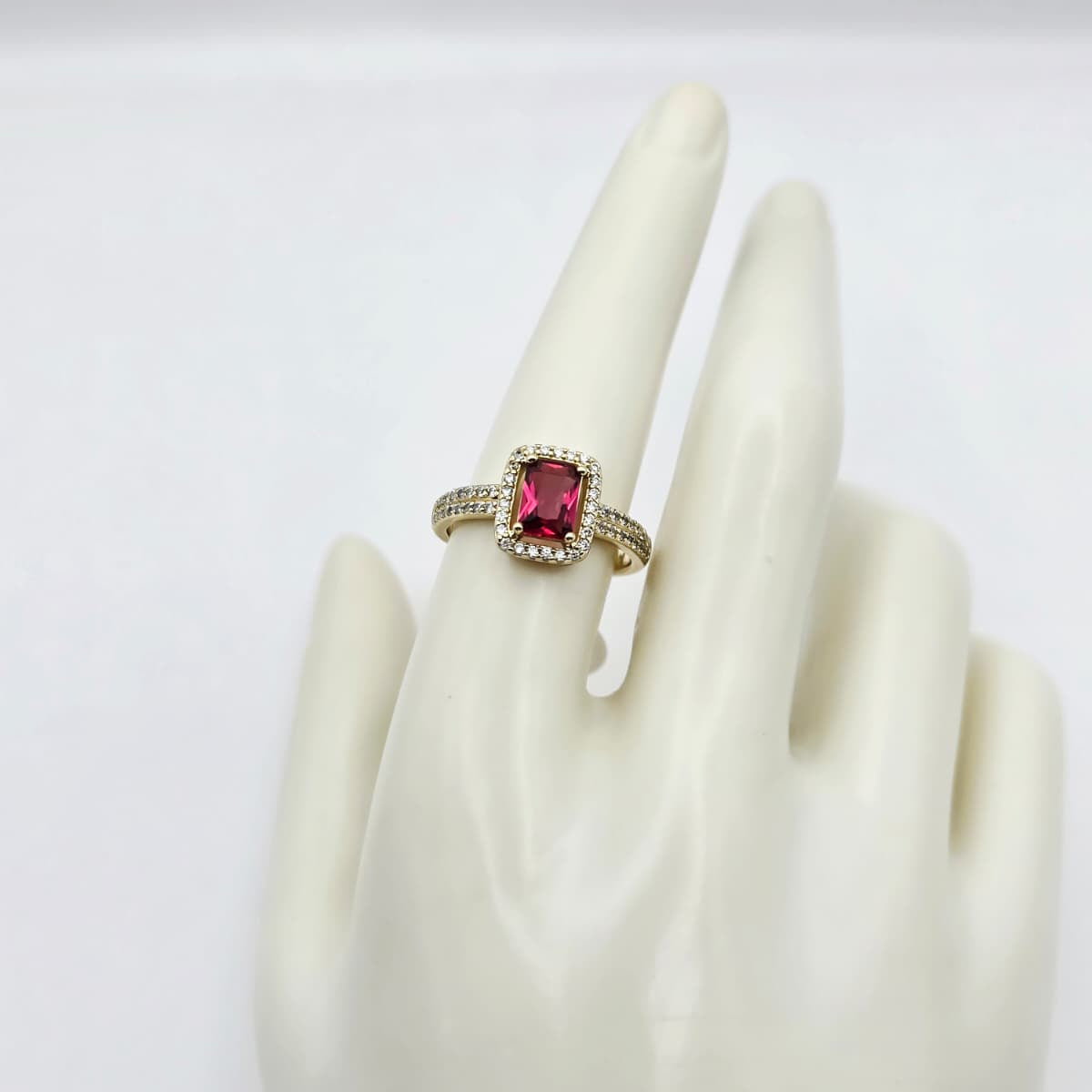 Anillo Zirconias Rojo xp