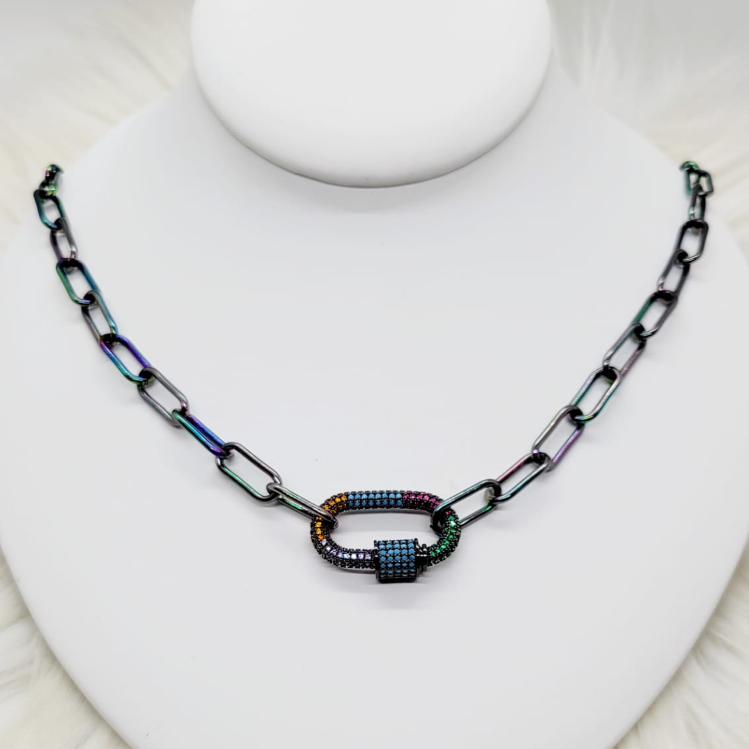 Dije con Cadena Gancho-Eslabón de Colores