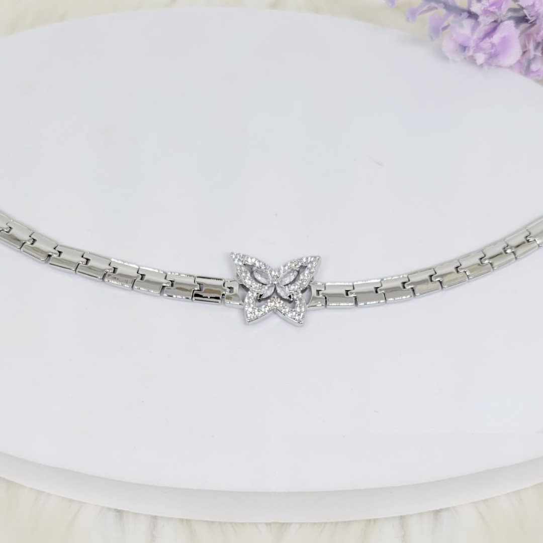 Pulsera Mariposa Plateada con Incrustaciones