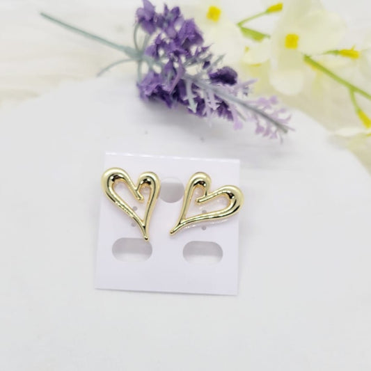 Aretes Corazón Medianos Dorados