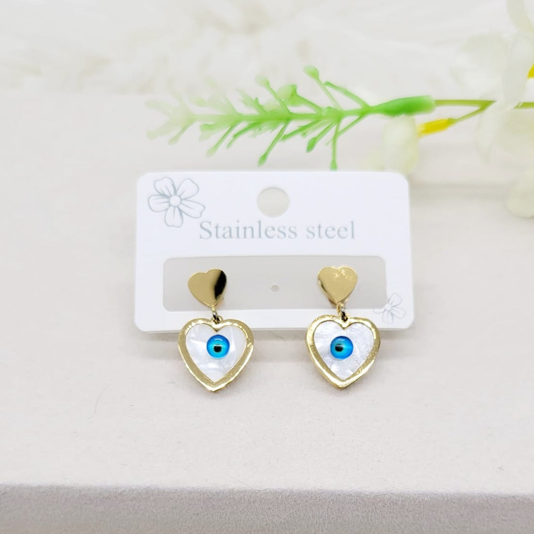 Aretes Corazón Ojo Protector