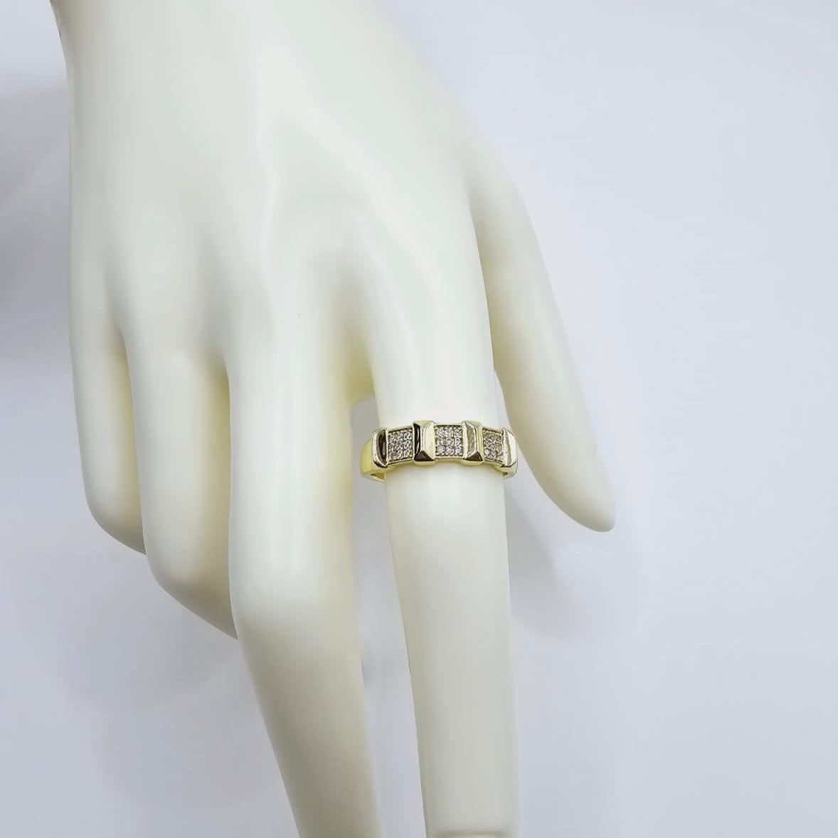 Anillo Dorado y Zirconias xp