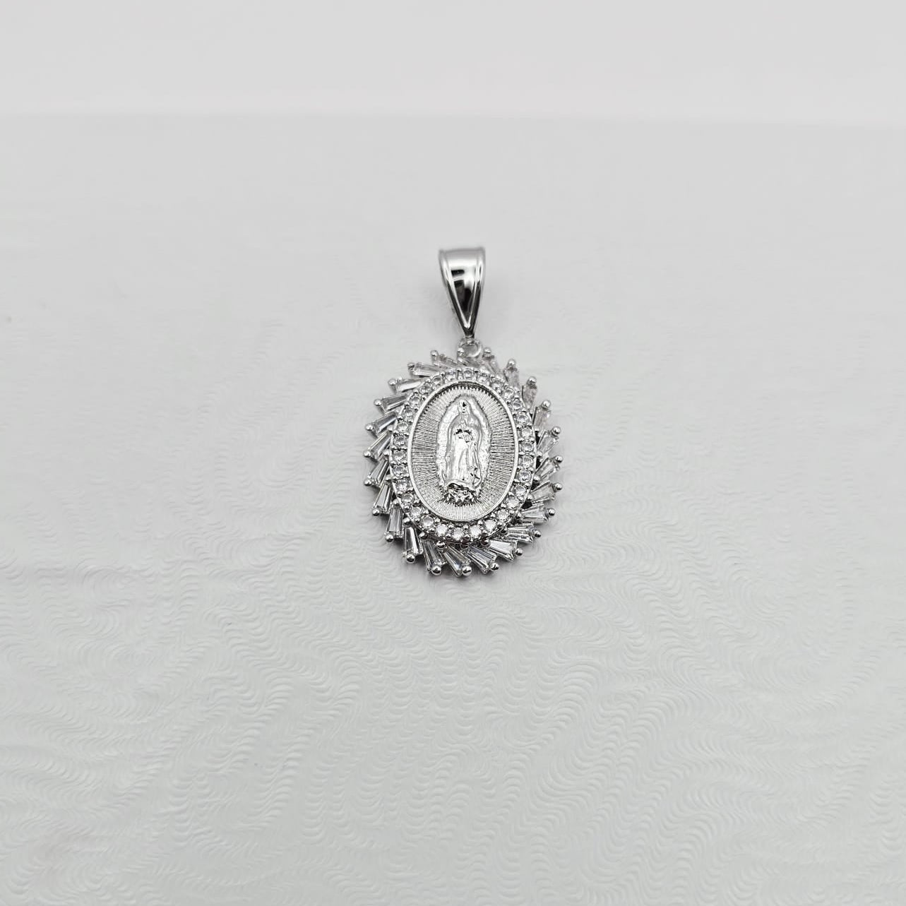 Dije Virgen de Guadalupe Color Plateado Mediano, 14k