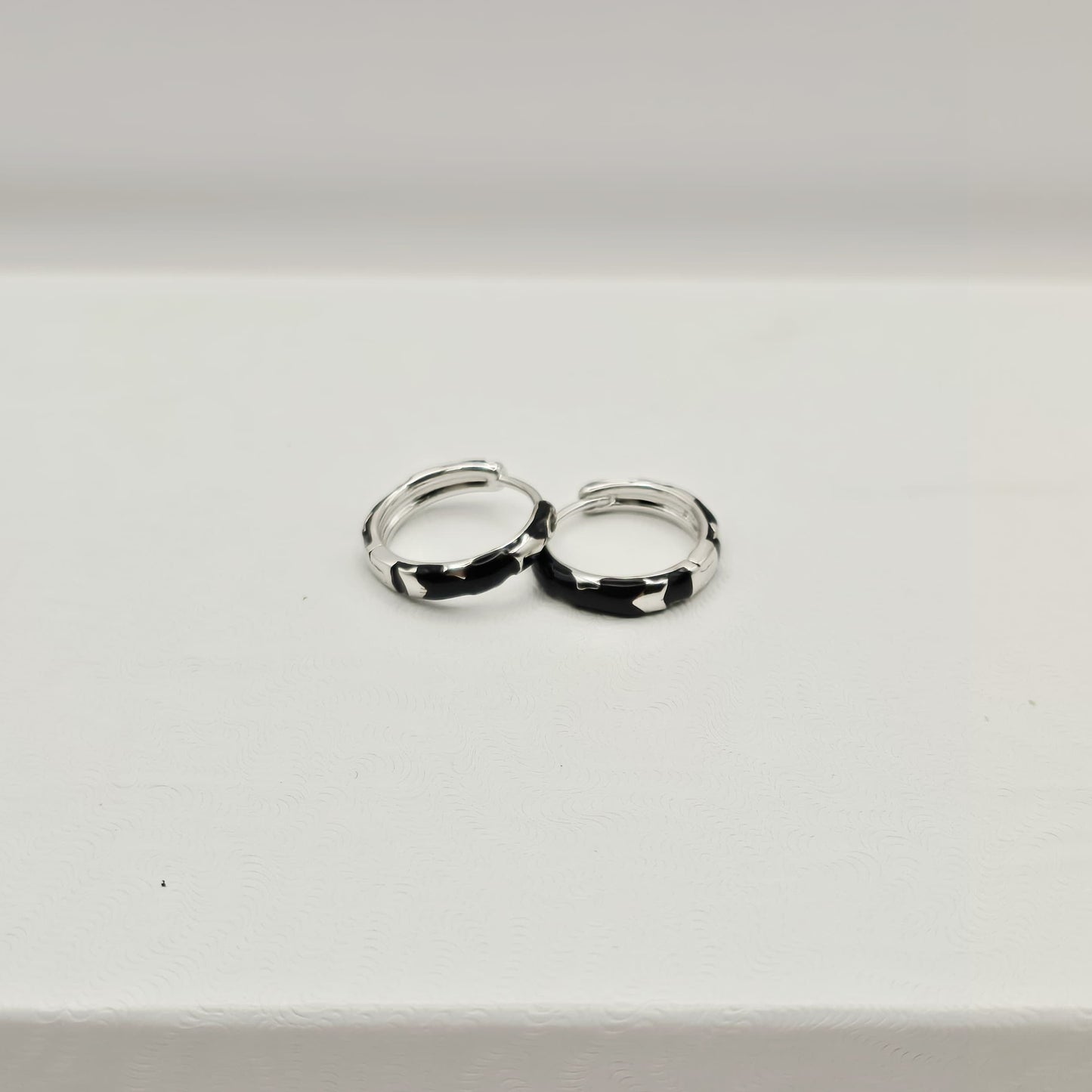 Huggies Plateados con Negro